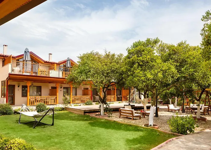 Orange Garden Hotel *